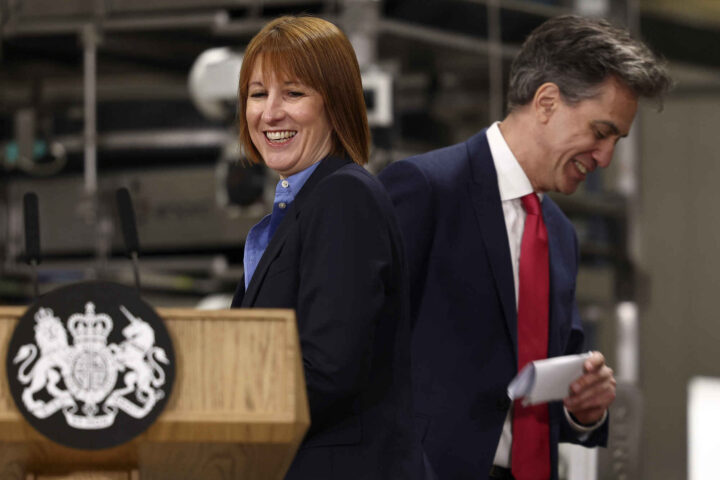 Milliarder av pund i grønne subsidier er utelatt fra Labours stats­budsjett (+)