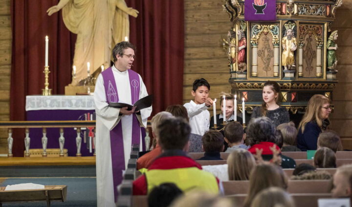 Rektorenes jule-strip­tease: Riving av tradisjoner i felles­skapets navn