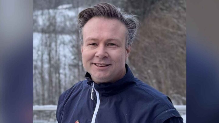 Simen Sandelien melder seg inn i FrP