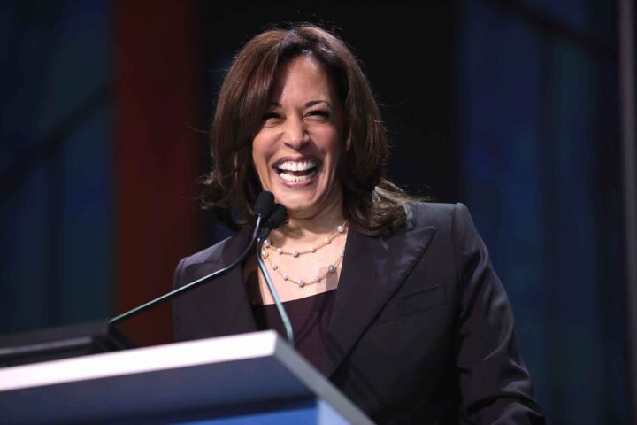 Kamala Harris advarte om stigende hav&shy;nivå – kjøper strand&shy;villa til 8,2 millioner dollar