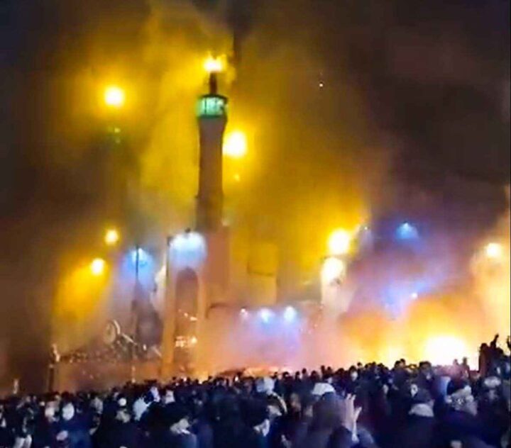 Protestene i Iran, dag 13: Moskeene brenner