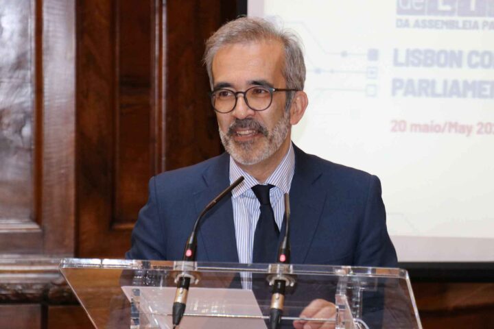 Portugal inviterer ukrainske mødre og barn til tre ukers betalt ferie&shy;opphold