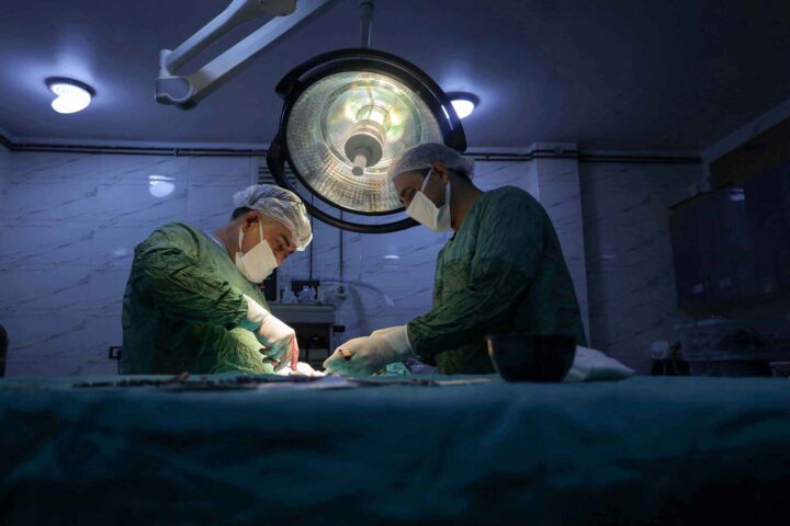 Muslimsk lege påførte britiske barn unødvendige smerter, mis&shy;dannelser, nerve&shy;skader og amputasjoner