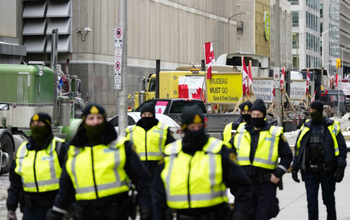 Canada: Regjeringens bruk av nødlov mot covid-demonstranter var grunnlovsstridig, fastslår domstol
