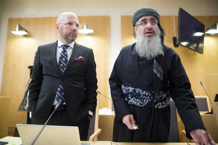 Færre deportasjoner, flere bor på asylmottak