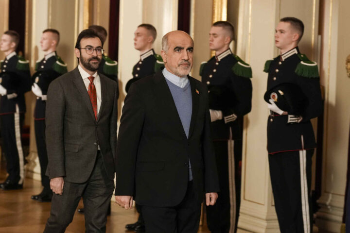 Representant for det iranske regime invitert til middag på Slottet igår kveld
