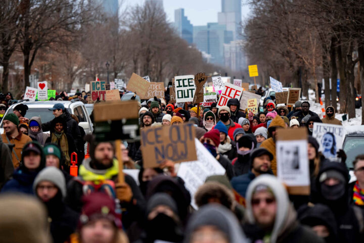 Aktivister mobiliserer i Minneapolis: Hevder titusener protesterer mot ICE
