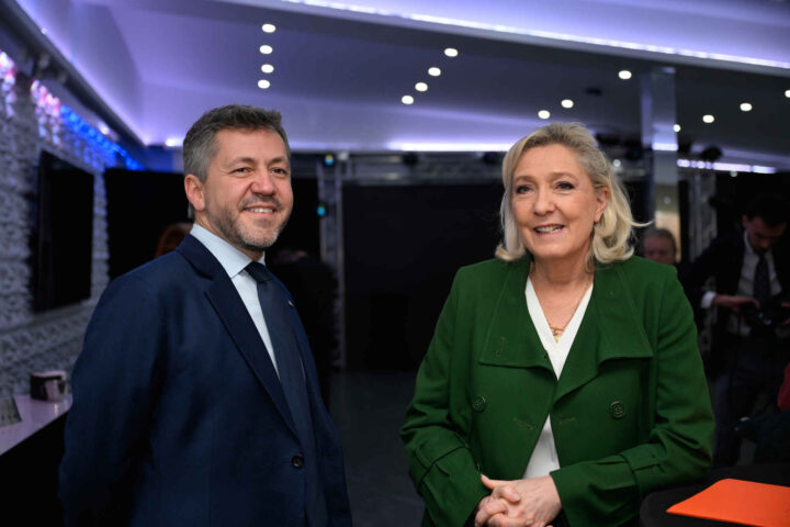 Macron tar av seg hanskene, forsøker kompromittere State Department