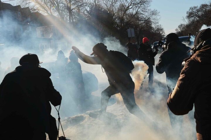 Domstol opphever kjennelse som begrenset ICEs bruk av makt mot demonstranter