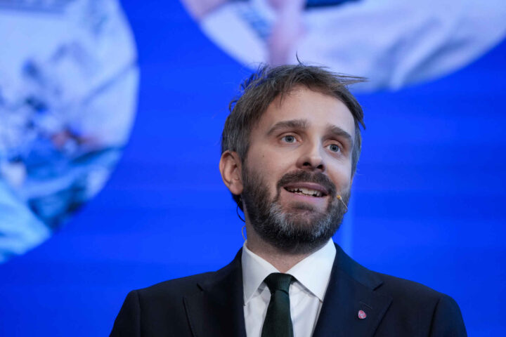 Helseministeren kritiseres for dobbelt­moral om pauserom for sykehus­ansatte