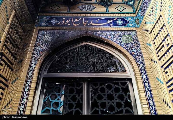Protestene i Iran, dag 24: Unntakstilstand. 250 moskeer er ødelagt