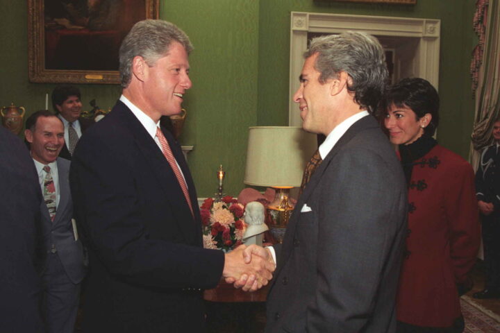 Hvem var Jeffrey Epstein? Hva fikk han sine bekjent­skaper til å gjøre?