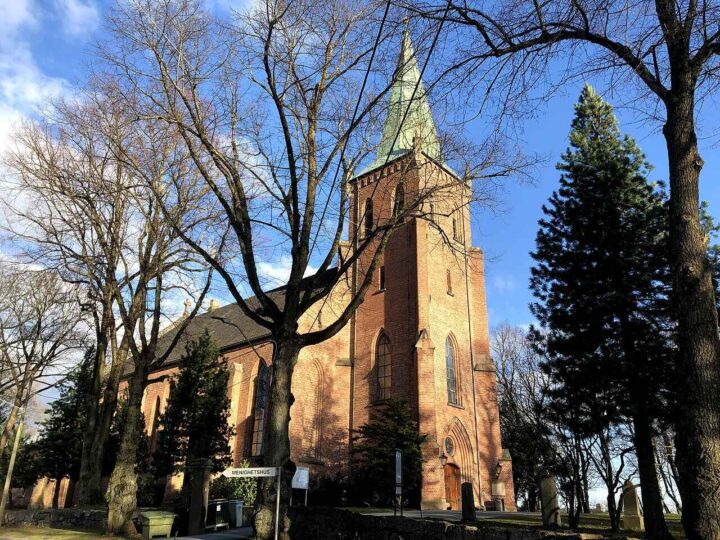 Kirkeangrepene i Oslo fortsetter: Østre Aker kirke utsatt for innbrudd og hærverk