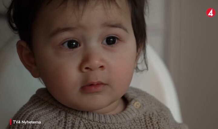 Proteststorm mot umenneskelig politikk: Baby deporteres alene – eller...?&nbsp;(+)