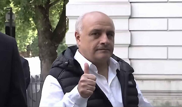 Koranbrenner i Storbritannia vurderer å søke asyl i USA. Hvordan kom vi hit? (+)