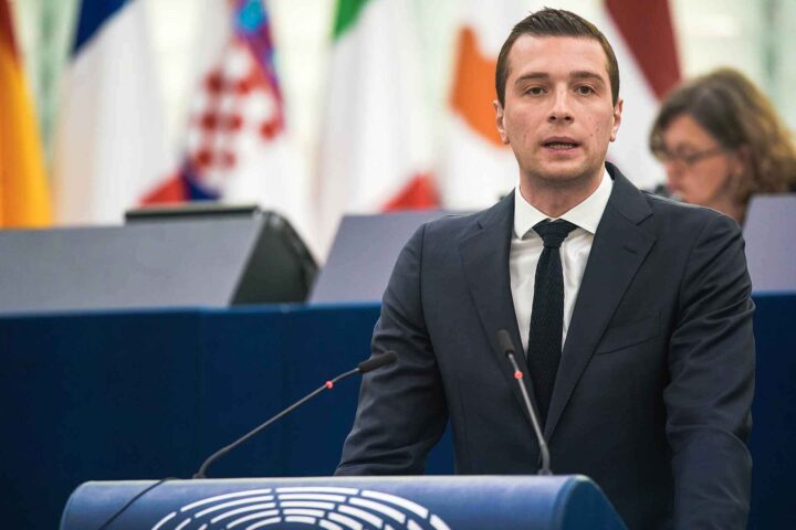 Jordan Bardella vil reformere Schengen-avtalen pga. Spanias amnesti til 500.000 migranter