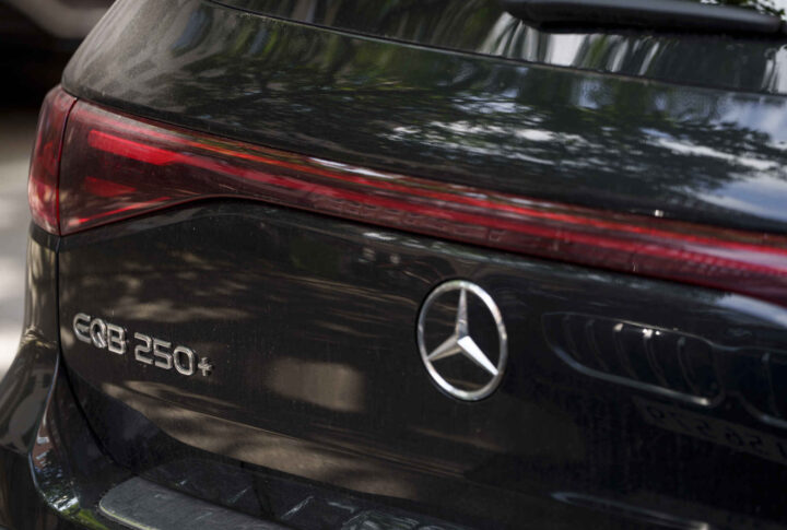 Mercedes kaller tilbake tusenvis av elbiler etter brannfrykt&nbsp;(+)