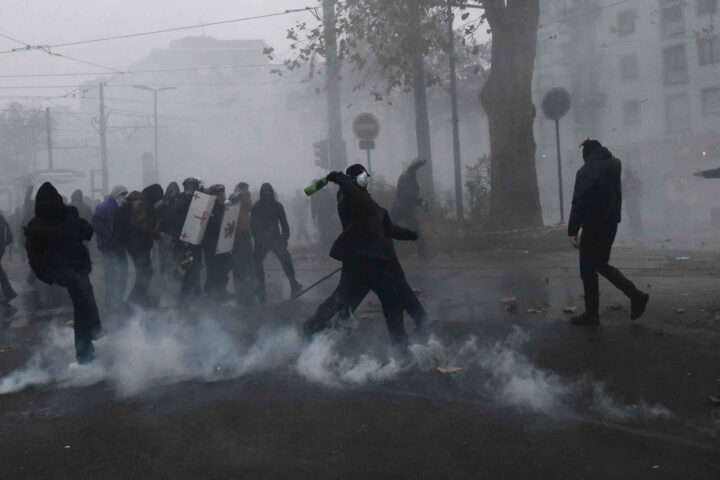 Voldsomme opptøyer i Torino, 100 politifolk skadet&nbsp;(+)