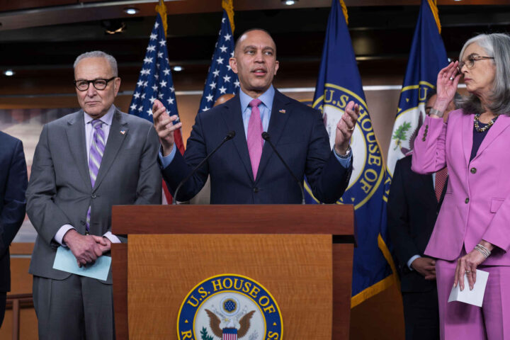 Chuck Schumer: Krav om ID for å avgi stemme er som å gjen&shy;innføre Jim Crow-lovene&nbsp;(+)