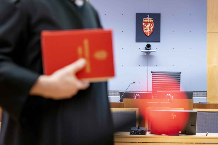 Butikkansatt måtte ha tolk i retten etter overgrep mot 15-åring på bakrom&nbsp;(+)