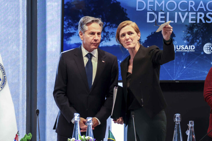 USAID transporterte tusenvis av virus til Wuhan-lab som utviklet covid-19&nbsp;<span>(+)</span>