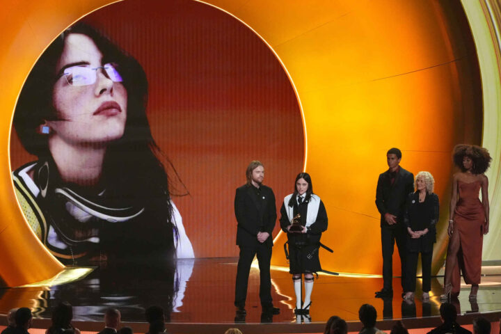 Popstjernen Billie Eilish møter seg selv i døren: En indianerstamme krever at hun over&shy;leverer sin eiendom på «stjålet land»