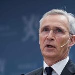 Varsler stramt budsjett, men øser ut på bistand, som subsidierer aktivisme