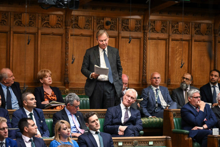 700.000 briter har signert på krav om depor&shy;tasjon av migranter