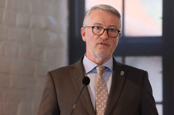 Sjefen i Forsvarsbygg omplassert etter overforbruk