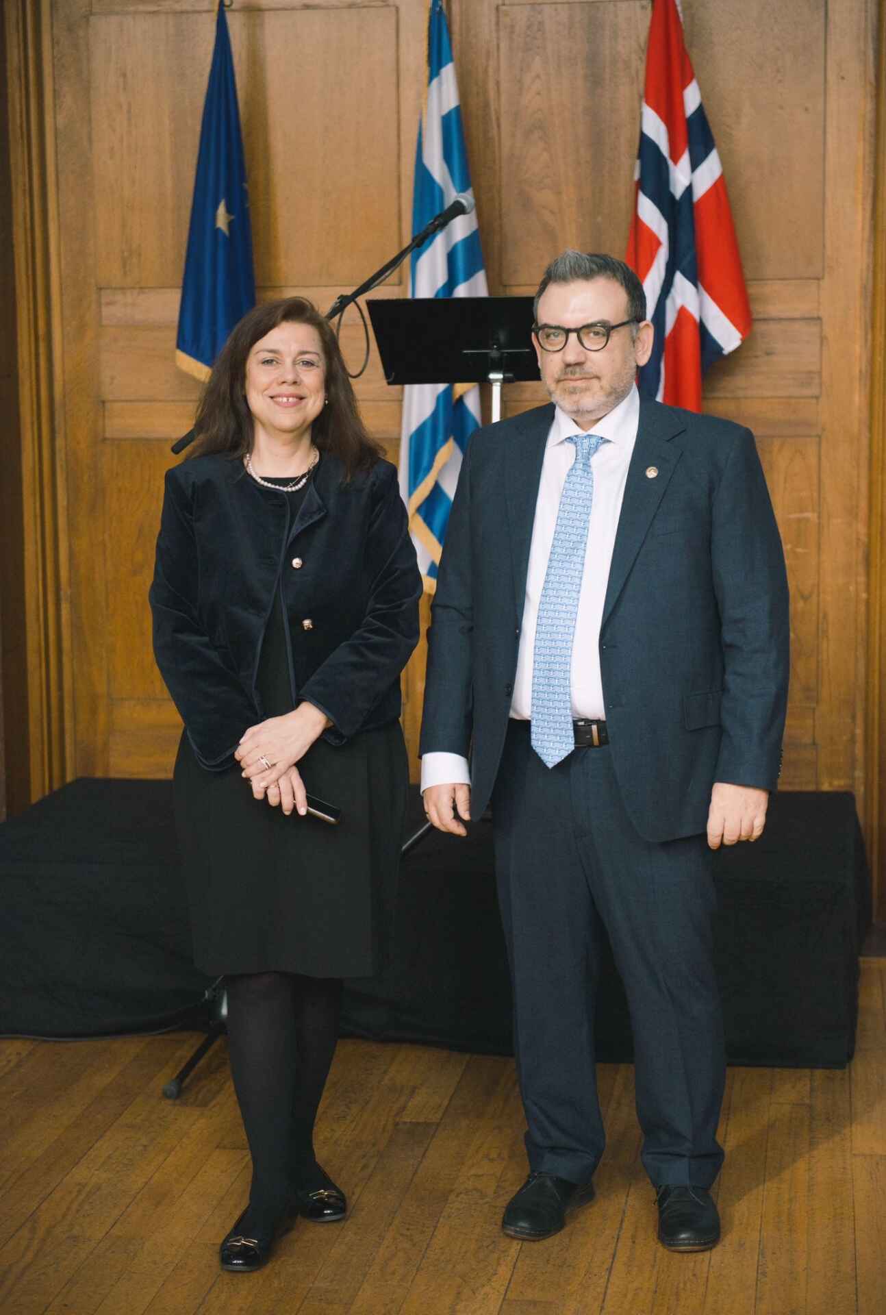Hellas' ambassadør i Norge Efthymios Charlaftis og nr. 2 i Ambassadens hierarkien. Sofia Maria Giouroukou