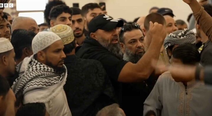 Nær lynsjestemning i moskeen for Australias statsminister - ble kalt for «skitten hund»