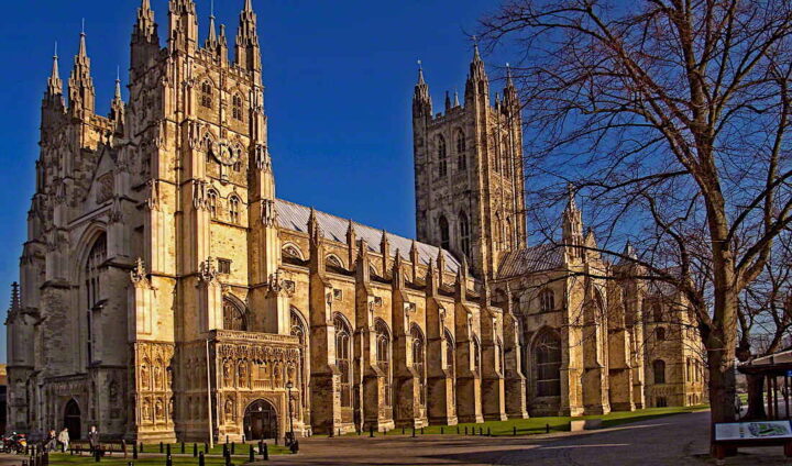 De grønne i Storbritannia vil fjerne Church of England som statskirke&nbsp;<span>(+)</span>