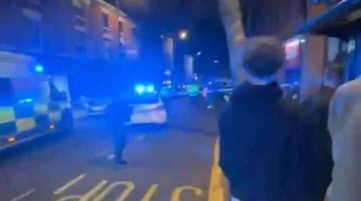 Massepåkjørsel utenfor nattklubb i Derby i England