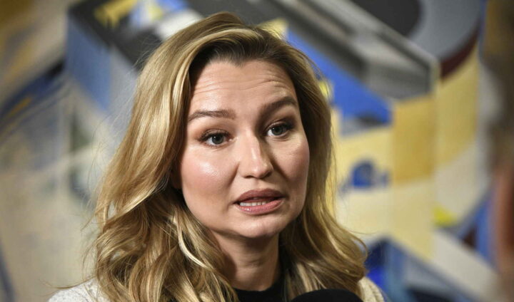 Ebba Busch viser hvordan en minister skal forsvare sitt folk