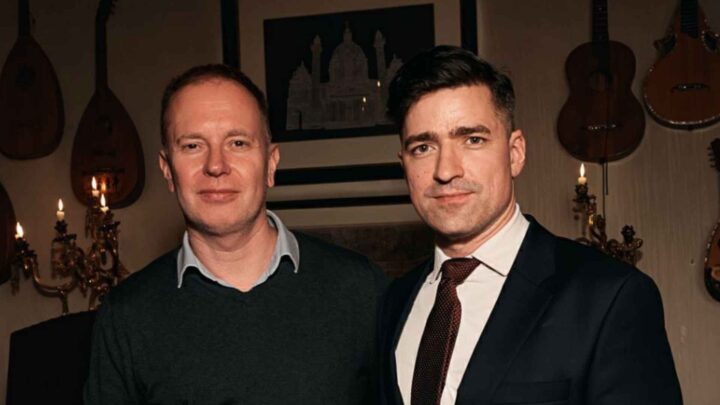 Han vil ha masse&shy;deportasjoner – nå er han invitert til Norge&nbsp;<span>(+)</span>