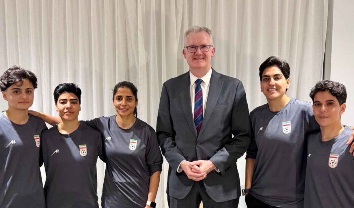 Fikk asyl i Australia, kastet hijaben&nbsp;<span>(+)</span>