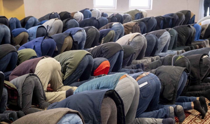 De Grønne i Tyskland vil «fremme muslimsk liv», men helst ikke rett før et valg&nbsp;<span>(+)</span>