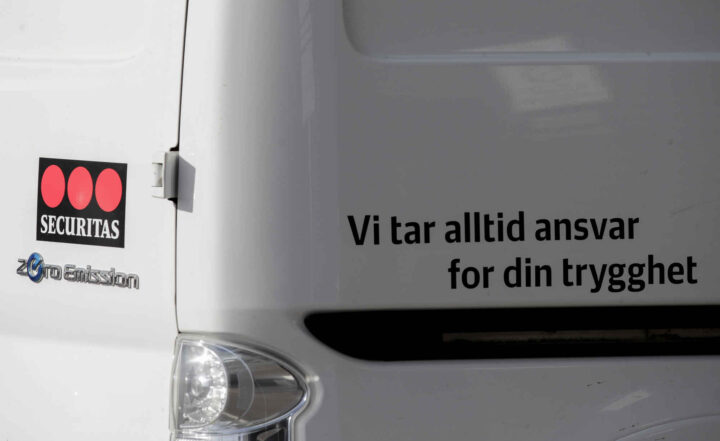 Vektere blør på Karl Johan mens politiet vokter demonstrasjoner&nbsp;<span>(+)</span>