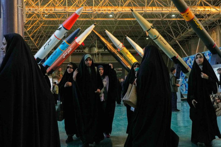 Splittelse innad i Iran mellom Revolusjons&shy;garden og politisk ledelse