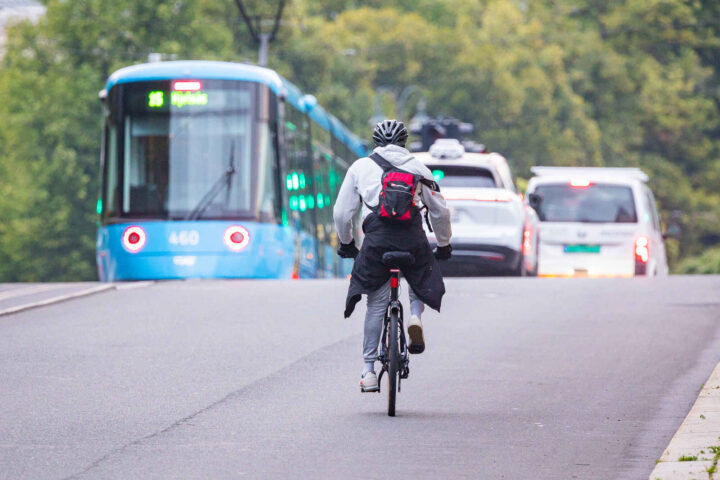 Syklister i Oslo får nå lov til å svinge på rødt lys