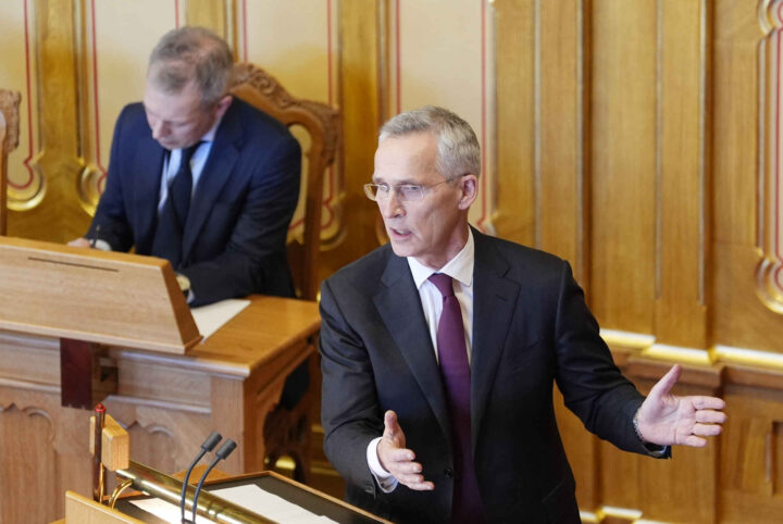 Stortinget overkjører regjeringen: Minst fire kroner i kutt per liter