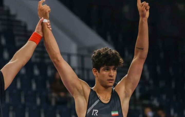 Iran henger 19 år gamle Saleh Mohammadi i full offentlighet