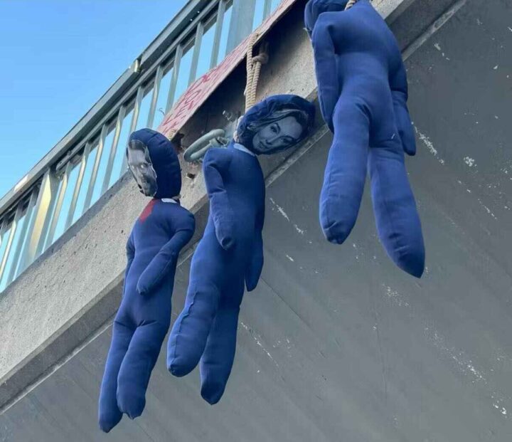 Reza Pahlavi hylles – og kritiseres – under sitt besøk i riksdagen, som får stor oppmerksomhet&nbsp;<span>(+)</span>