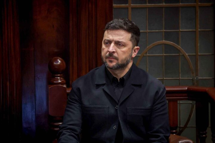 Zelenskyj: Ukraina må enten få fullt NATO-medlem&shy;skap eller til&shy;gang til atom&shy;våpen&nbsp;<span>(+)</span>