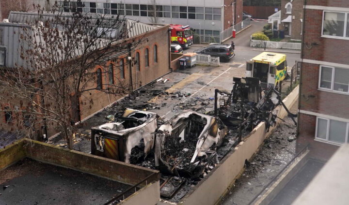 Tre siktet for brann­angrep mot ambulanser i London&nbsp;<span>(+)</span>