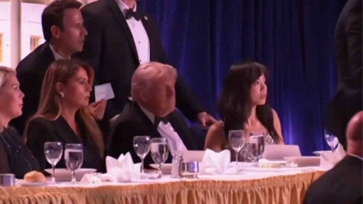 Se video: Skudd avfyrt – Trump evakueres