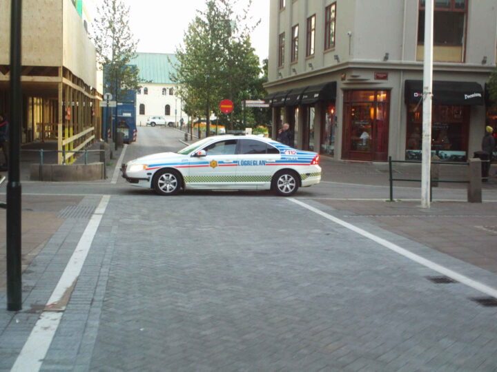 To mindreårige jenter lokket av utenlandske menn i Reykjavík&nbsp;<span>(+)</span>