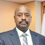 Ugandas militær&shy;sjef tilbyr å sende 100.000 soldater for å forsvare Det hellige land