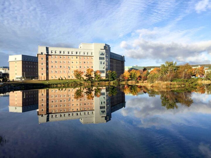 Kanadisk universitet ute&shy;lukker hetero&shy;file hvite menn fra professor&shy;stillinger&nbsp;<span>(+)</span>