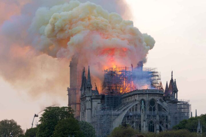 IS med opp&shy;fordring til muslimer: – Påsken en «ideell tid» for kirke&shy;branner